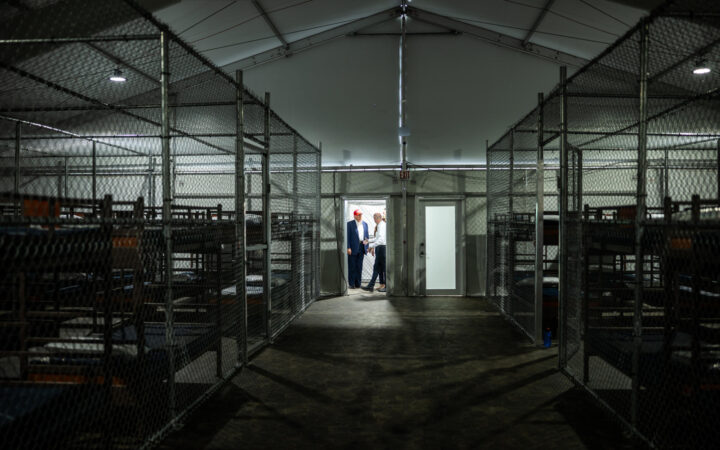 'Alligator Alcatraz' | Pese a críticas de condiciones inhumanas, llegan primeros migrantes 'Alligator Alcatraz' | Pese a críticas de condiciones inhumanas, llegan primeros migrantes