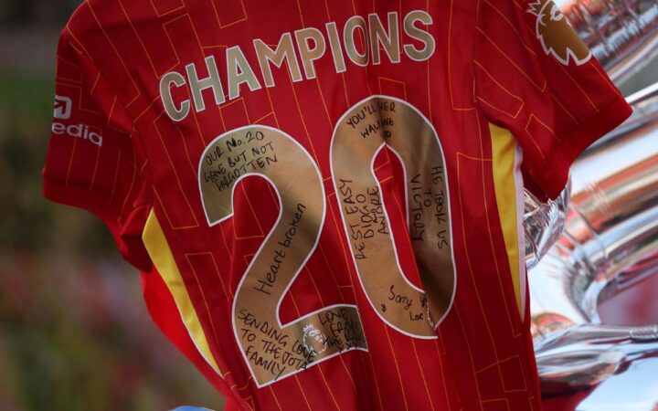 Piden en Liverpool retirar el dorsal 20 de Diogo Jota: 'Nadie va a valer lo suficiente' Piden en Liverpool retirar el dorsal 20 de Diogo Jota: 'Nadie va a valer lo suficiente'