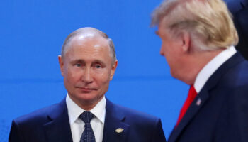 Trump amenaza a Rusia con aranceles del 100% si no hay acuerdo sobre Ucrania en 50 días