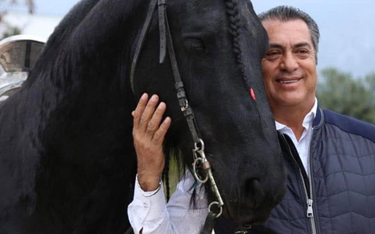 Sujeto inicia incendio en casa de 'El Bronco'; escolta le dispara Sujeto inicia incendio en casa de 'El Bronco'; escolta le dispara