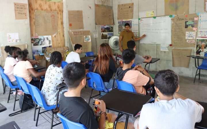 Celebran la primer graduación de niños migrantes en México Celebran la primer graduación de niños migrantes en México