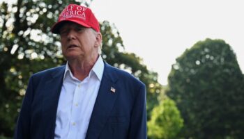 'Les enseñaremos a huir de un caimán': Trump se mofa de migrantes en 'Alligator Alcatraz'