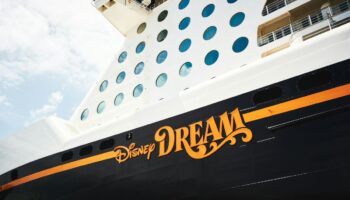 Padre salta desde un crucero de Disney para rescatar a su hija