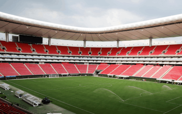 Concluye renovación de la cancha del Estadio Akron de Guadalajara para recibir los partidos del Mundial 2026 | Video