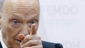 Falso que sentenciaron a responsables del caso Pegasus, como dijo Gertz: Artículo 19