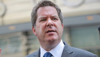 Abogado de Ovidio se lanza de nuevo contra Sheinbaum por 'El Mayo'