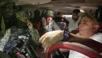 Ciudadano persigue a militares y los obliga a regresar dinero robado en Nuevo Laredo