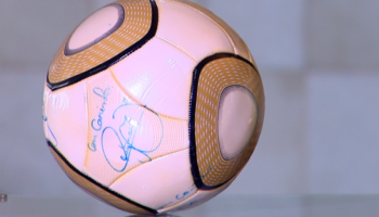 Condenan a 16 años de cárcel a hombre que robó balón firmado por Neymar Jr | Video