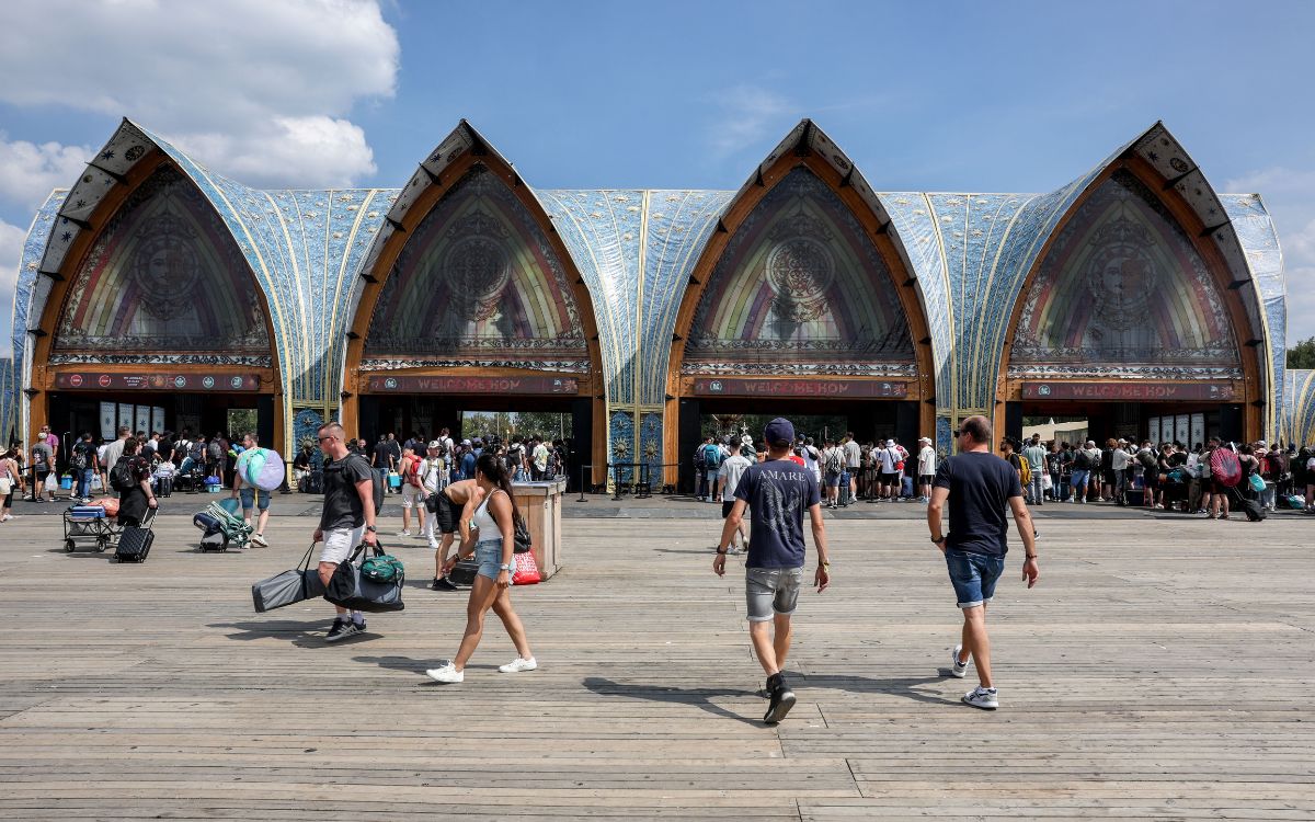 Tras incendio, Tomorrowland abre sus puertas con nuevo escenario principal Tras incendio, Tomorrowland abre sus puertas con nuevo escenario principal