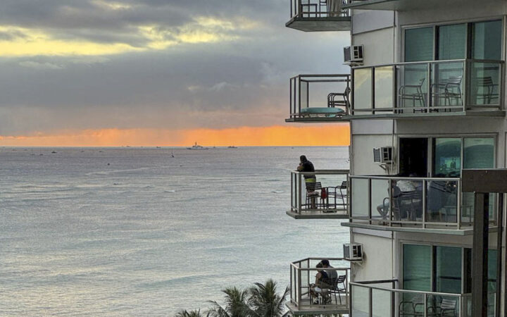 Las primeras olas del tsunami alcanzan Hawaii tras terremoto en la costa de Rusia Las primeras olas del tsunami alcanzan Hawaii tras terremoto en la costa de Rusia