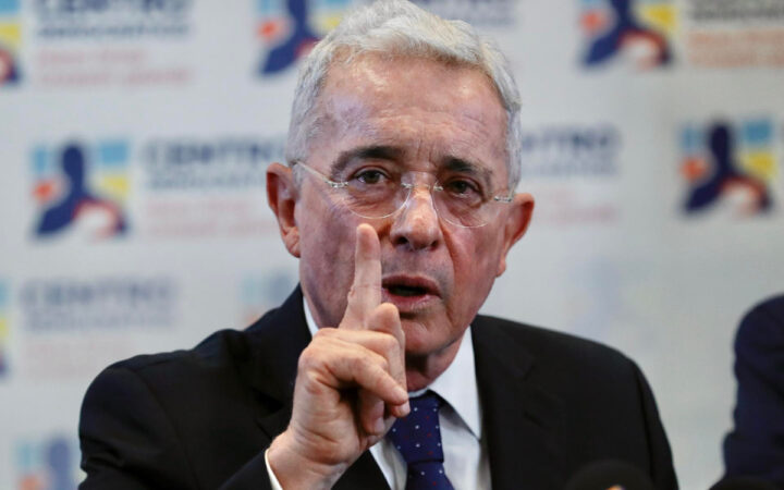 Uribe, expresidente de Colombia, culpable por dos delitos Uribe, expresidente de Colombia, culpable por dos delitos