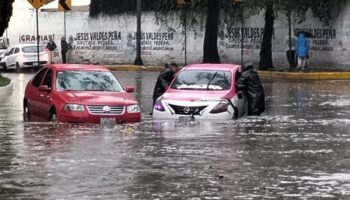 Videos | Caos en Periférico Sur, San Jerónimo y Luis Cabrera por granizada e inundaciones