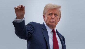 Trump asegura que submarinos nucleares están 'más cerca de Rusia'