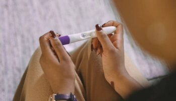 Falta de educación sexual integral impulsa el embarazo adolescente en México: Expertas