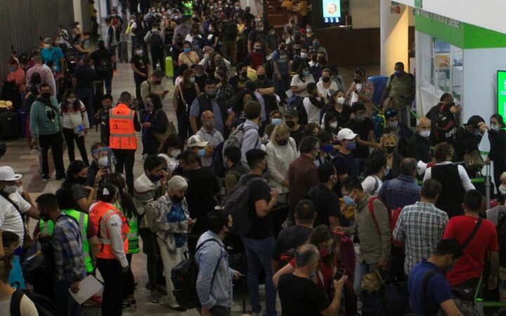 Reanudan actividades en el AICM con 19,500 pasajeros afectados Reanudan actividades en el AICM con 19,500 pasajeros afectados