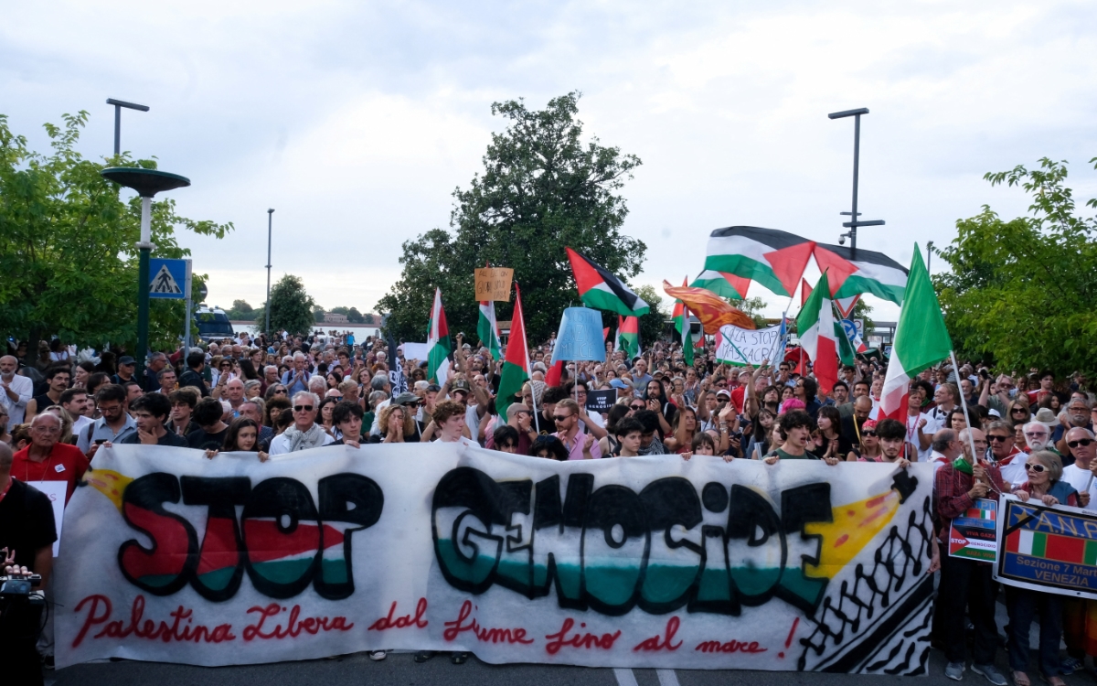 Miles de personas marchan en apoyo a Gaza en el Festival de Venecia