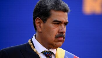 Tras despliegue militar de EU, Nicolás Maduro podría intentar huir a Colombia: académico | Entérate