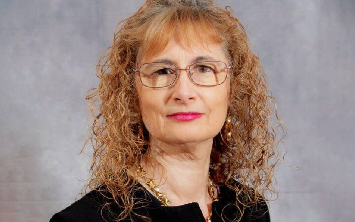 Ana Isabel González, ganadora del Premio Rubén Bonifaz Nuño, propone reflexionar sobre el uso de la IA en la edición