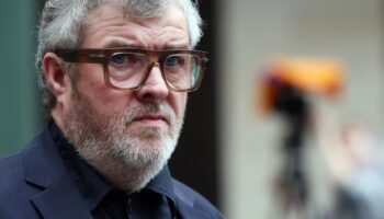 El hermano mayor de Liam y Noel Gallagher, miembros de Oasis, es acusado de violación