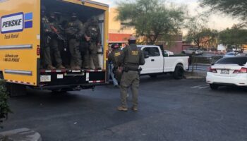 Redadas regresan a Los Ángeles; agentes se esconden en camión de mudanzas
