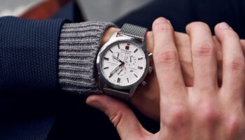 Roban reloj de 100,000 euros pero pierden celular en su huida y acaban detenidos