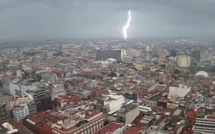 Videos | Tormenta eléctrica retrasa el partido entre América y Querétaro; Cablebús suspende servicio Videos | Tormenta eléctrica retrasa el partido entre América y Querétaro; Cablebús suspende servicio