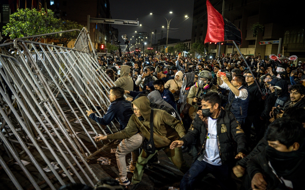 Nueva marcha de la 'Generación Z' ahora en Perú; jóvenes se enfrentan a policías