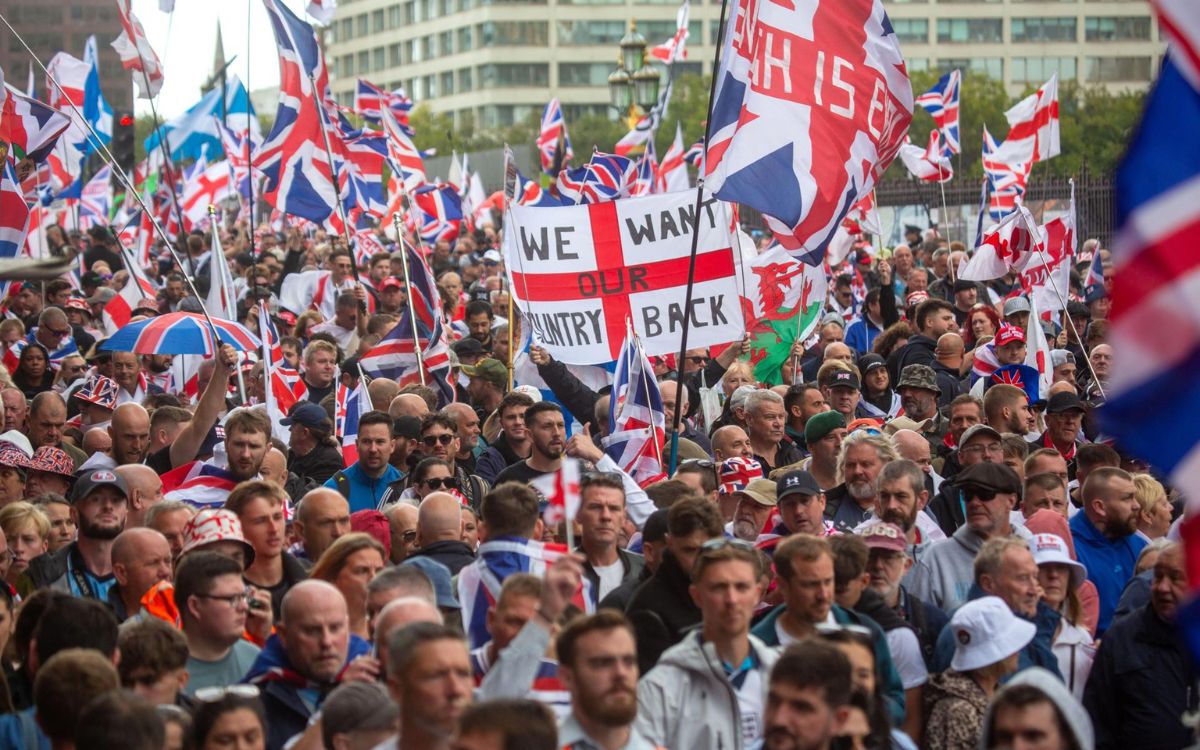 Más de 100 mil personas participan en marcha de extrema derecha en Londres contra la inmigración Más de 100 mil personas participan en marcha de extrema derecha en Londres contra la inmigración