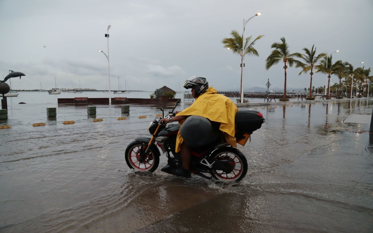 Lorena, aún como huracán categoría 1, sigue intensificándose y se acerca a costas mexicanas Lorena, aún como huracán categoría 1, sigue intensificándose y se acerca a costas mexicanas