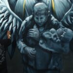 El artista urbano Snoke pinta un mural en el paradero de Santa Martha Acatitla en homenaje a Alicia Matías, bautizada en redes como “La Abuelita Heroína”,