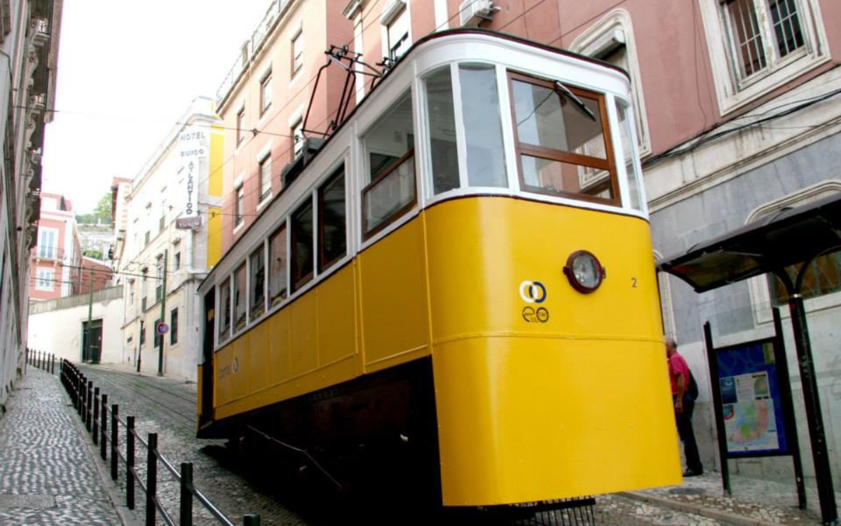 Así es el Ascensor de la Gloria, el funicular donde 15 personas murieron en Lisboa
