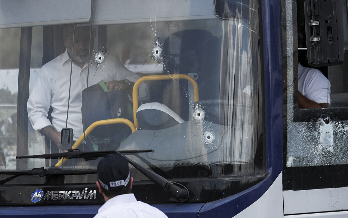 Al menos seis muertos por ataque contra un autobús en Jerusalén Al menos seis muertos por ataque contra un autobús en Jerusalén