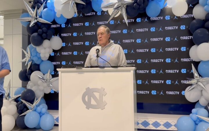 Apadrinan Jordan y estrellas de la NFL el debut de Belichick con North Carolina Tar Heels | Video Apadrinan Jordan y estrellas de la NFL el debut de Belichick con North Carolina Tar Heels | Video
