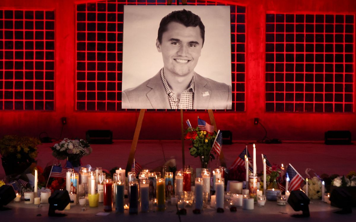 Trump aplaude el 'gran trabajo' del director del FBI ante críticas por el caso de Charlie Kirk Trump aplaude el 'gran trabajo' del director del FBI ante críticas por el caso de Charlie Kirk