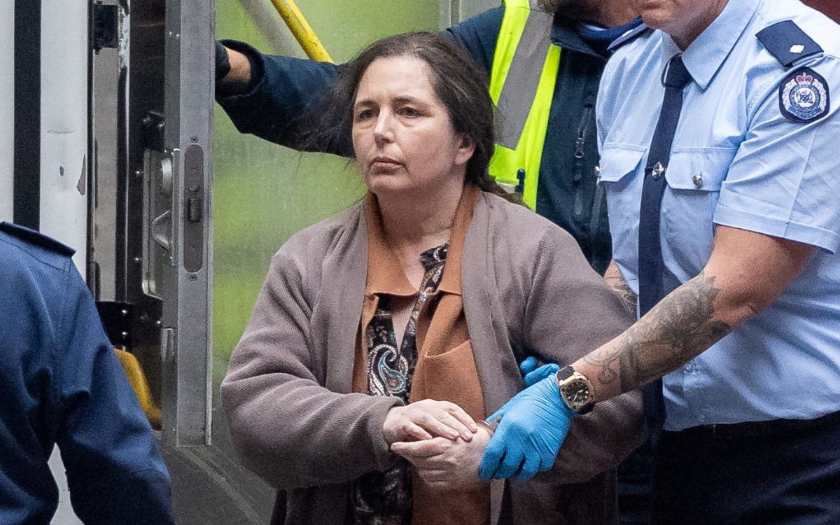 Dan cadena perpetua a mujer que mató con hongos venenosos a familia de su exmarido Dan cadena perpetua a mujer que mató con hongos venenosos a familia de su exmarido