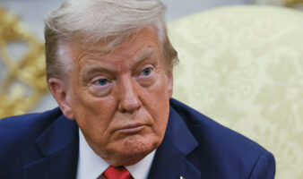 Trump pide a la Unión Europea imponer aranceles del 100% a China y a la India, para presionar a Putin