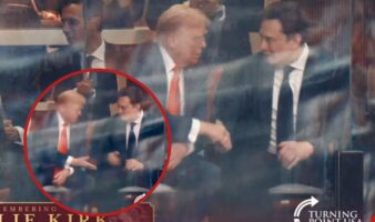 Donald Trump y Elon Musk se reencuentran y se dan la mano en el funeral de Charlie Kirk