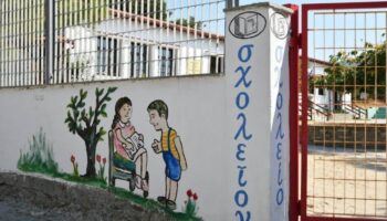 Cierran escuelas y jardines de infantes en Grecia por falta de niños