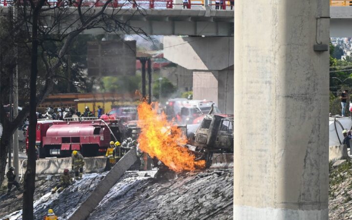 Tanque de la pipa se rompió al chocar con objeto: Fiscalía CDMX; descarta bache Tanque de la pipa se rompió al chocar con objeto: Fiscalía CDMX; descarta bache