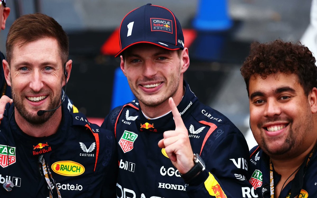 F1: Verstappen se impone en Bakú y Piastri se estrella