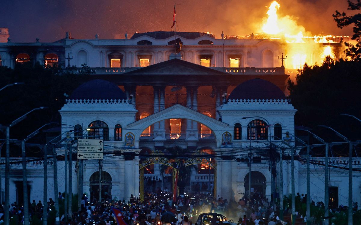 Las 48 horas que incendiaron Nepal: una cronología del pandemonio Las 48 horas que incendiaron Nepal: una cronología del pandemonio