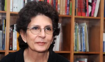 Silvia Molina recibe el Premio al Mérito Literario Rosario Castellanos