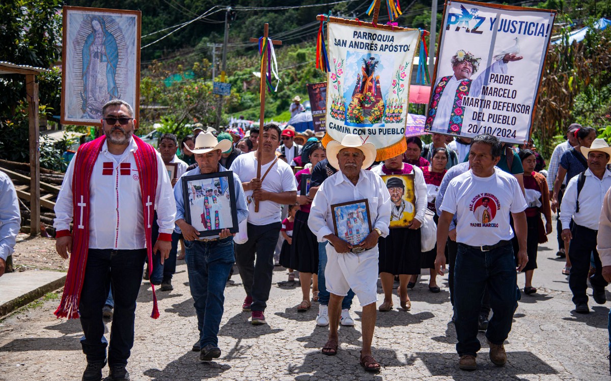 Marchan más de 20 mil en Chiapas para exigir justicia por crimen del padre Marcelo Pérez Marchan más de 20 mil en Chiapas para exigir justicia por crimen del padre Marcelo Pérez