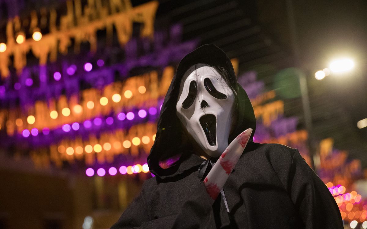 5 películas para ver en octubre y sentir la 'spooky season' 5 películas para ver en octubre y sentir la 'spooky season'