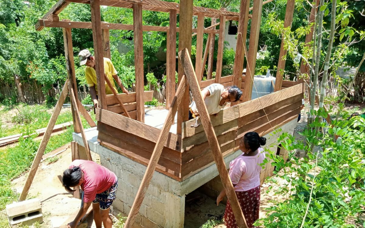 A 2 años de 'Otis', comunidades de Cacahuatepec reconstruyen sus hogares sin apoyo gubernamental A 2 años de 'Otis', comunidades de Cacahuatepec reconstruyen sus hogares sin apoyo gubernamental