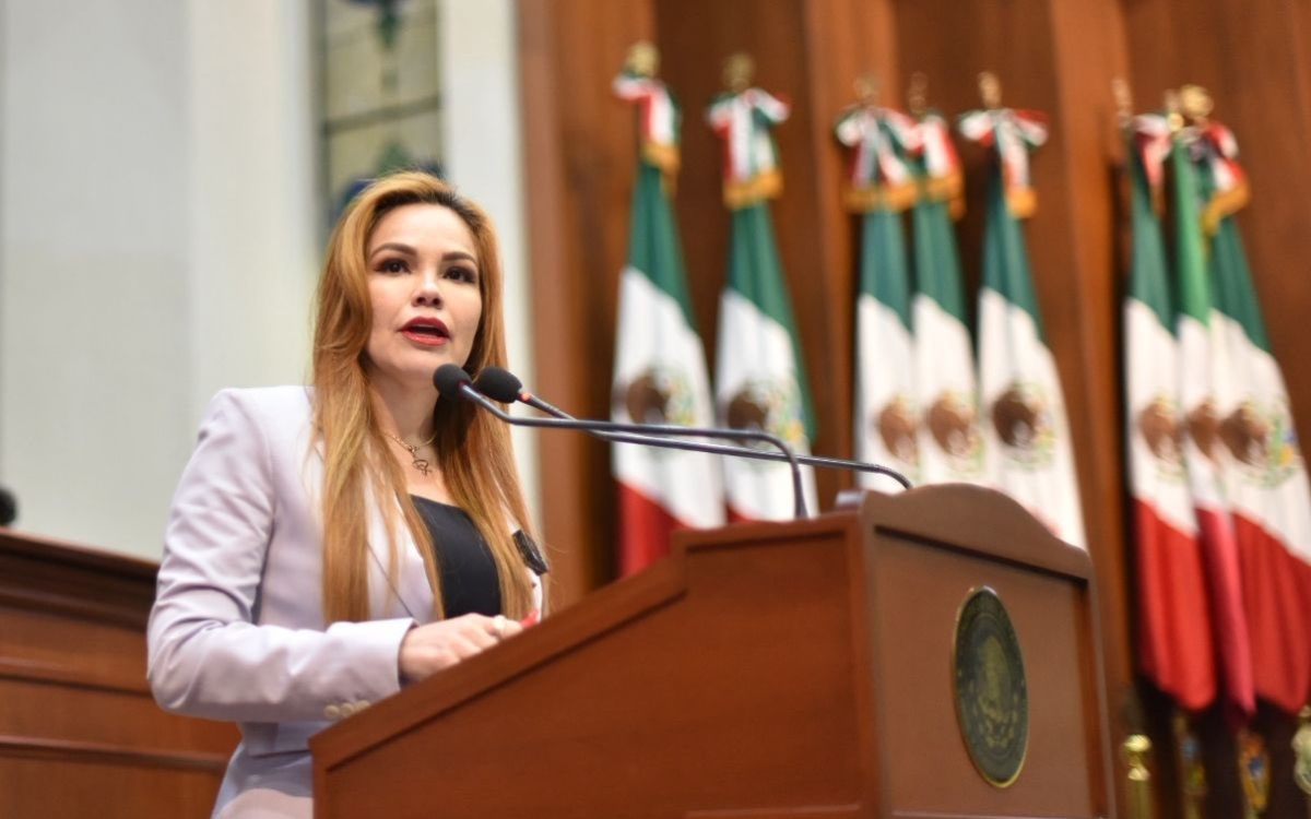 Roban camioneta a diputada del PRI en Sinaloa; Paola Gárate liga robo con denuncia de desaparición Roban camioneta a diputada del PRI en Sinaloa; Paola Gárate liga robo con denuncia de desaparición