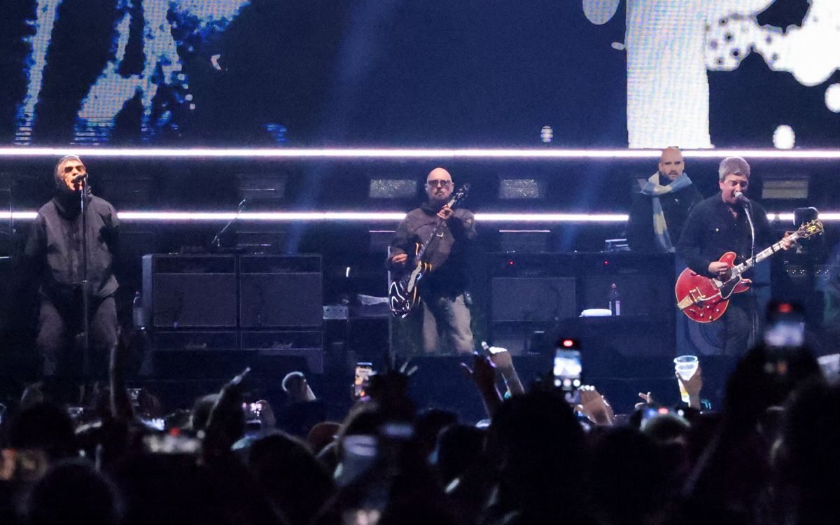 El guitarrista de Oasis Paul Arthurs anuncia que padece cáncer y hará un parón en la gira El guitarrista de Oasis Paul Arthurs anuncia que padece cáncer y hará un parón en la gira