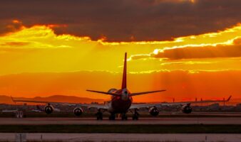 Gobierno de México confirma 11 rutas canceladas y 2 suspendidas desde el AIFA y AICM hacia EE.UU.