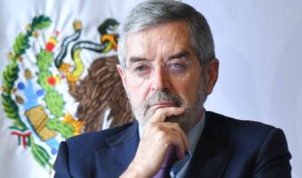 La cercanía del canciller Juan Ramón de la Fuente con Israel y su 'cuidadosa' postura diplomática
