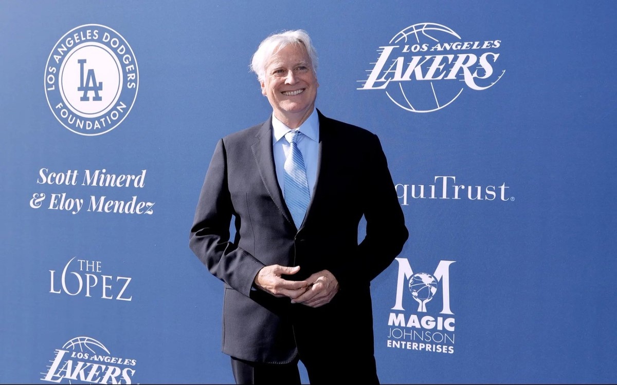 NBA aprueba la venta de Los Angeles Lakers a Mark Walter NBA aprueba la venta de Los Angeles Lakers a Mark Walter
